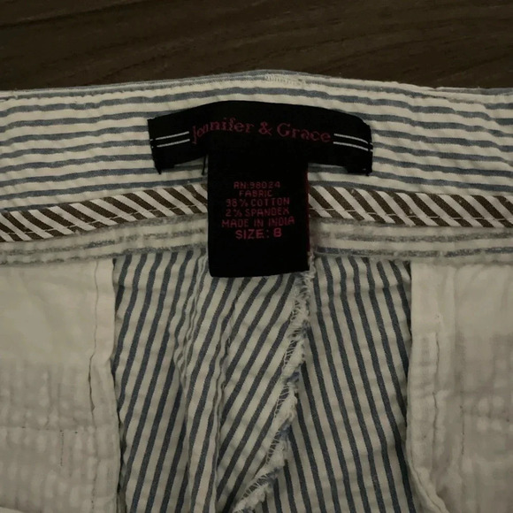 Jennifer and Grace seersucker cuffed gray and white Womens shorts size 8 - Picture 2 of 6